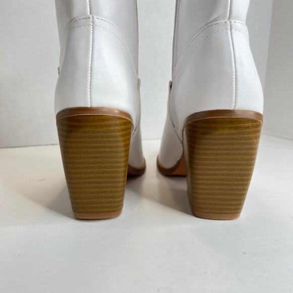 Sleek New Sz 7.5 White Cowboy Boots Ready to Ride. - Picture 5 of 12